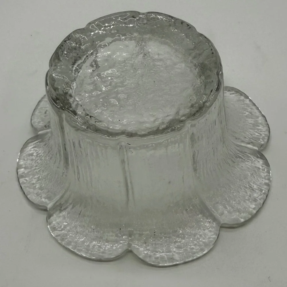 Vtg Finnish Art Glass Scalloped Petal Bowl Dish MCM light blue cerium UV glow